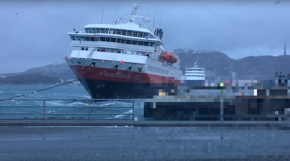 The Breathtaking Docking Of A Cruise Ship In Rough Waters (VIDEO