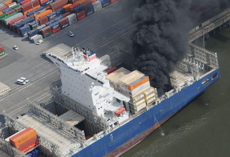 Fire on board of container ship CCNI Arauco not yet extinguished