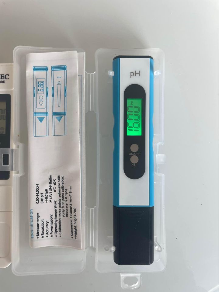 Digital pH meter