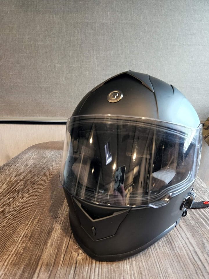 Torc T14B Blinc Loaded Flag Mako Full Face Helmet from the front