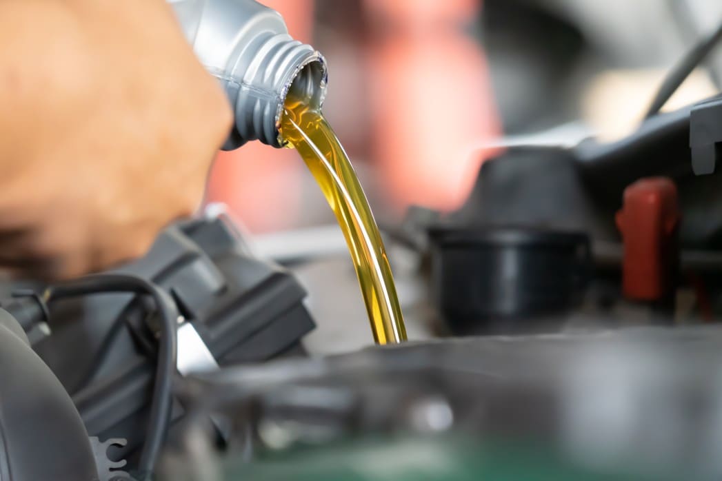 Why are my car and engine leaking oil? 8 causes & fixes Maritime Herald
